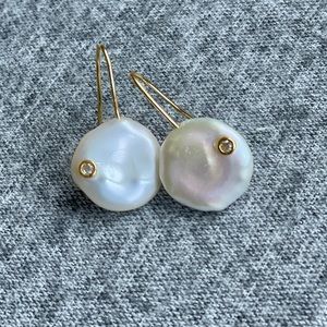 Round genuine freshwater pearl earrings